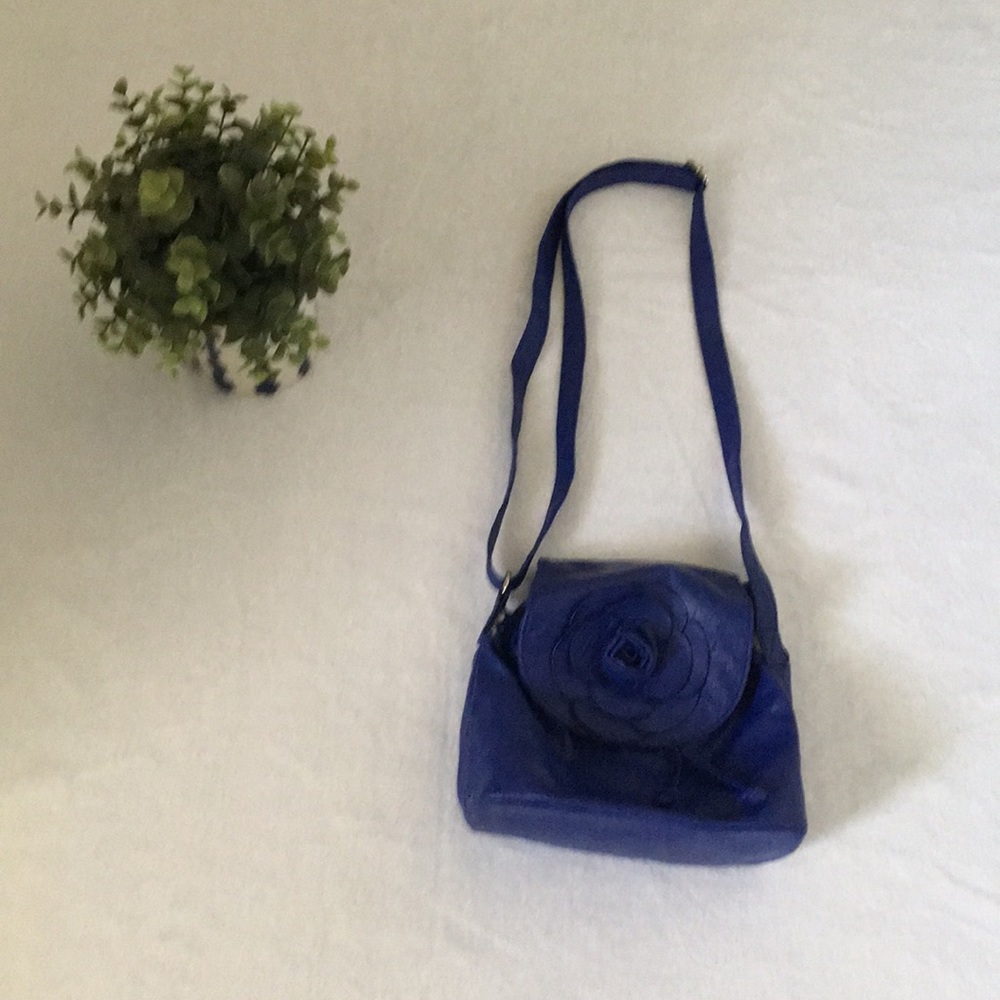 Flower shoulder bag